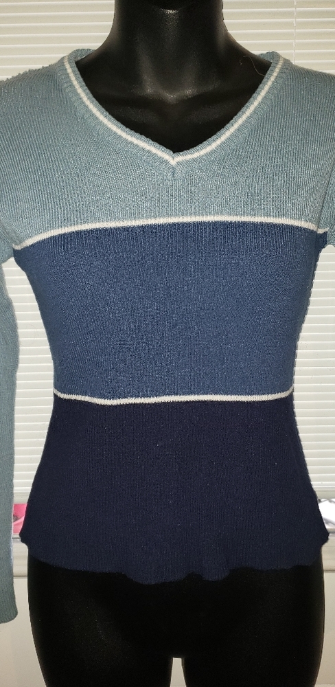 NYC collection v neck sweater shirt size Small